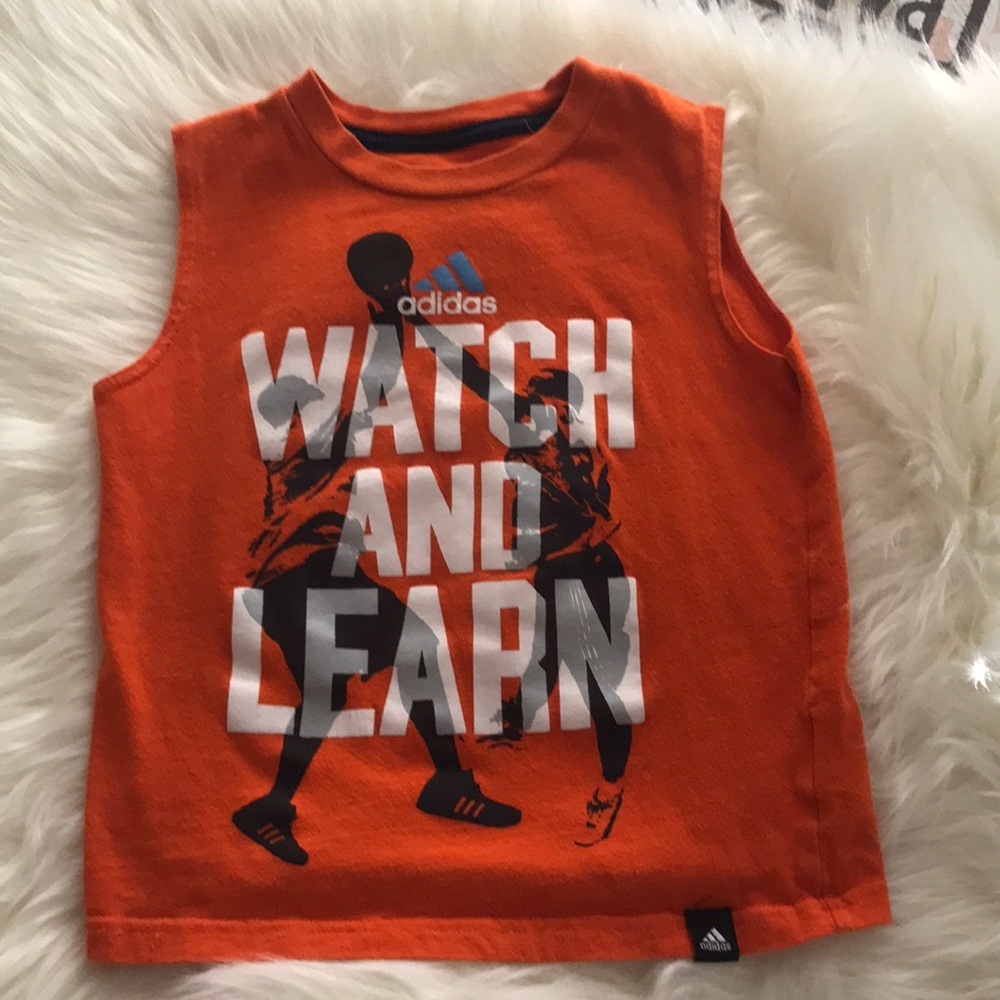 100% Cotton. Looks very sporty!